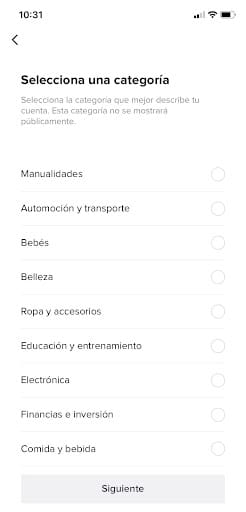 Pasos por crear una cuenta de empresa en TikTok: Elige la categoría que mejor describa tu cuenta