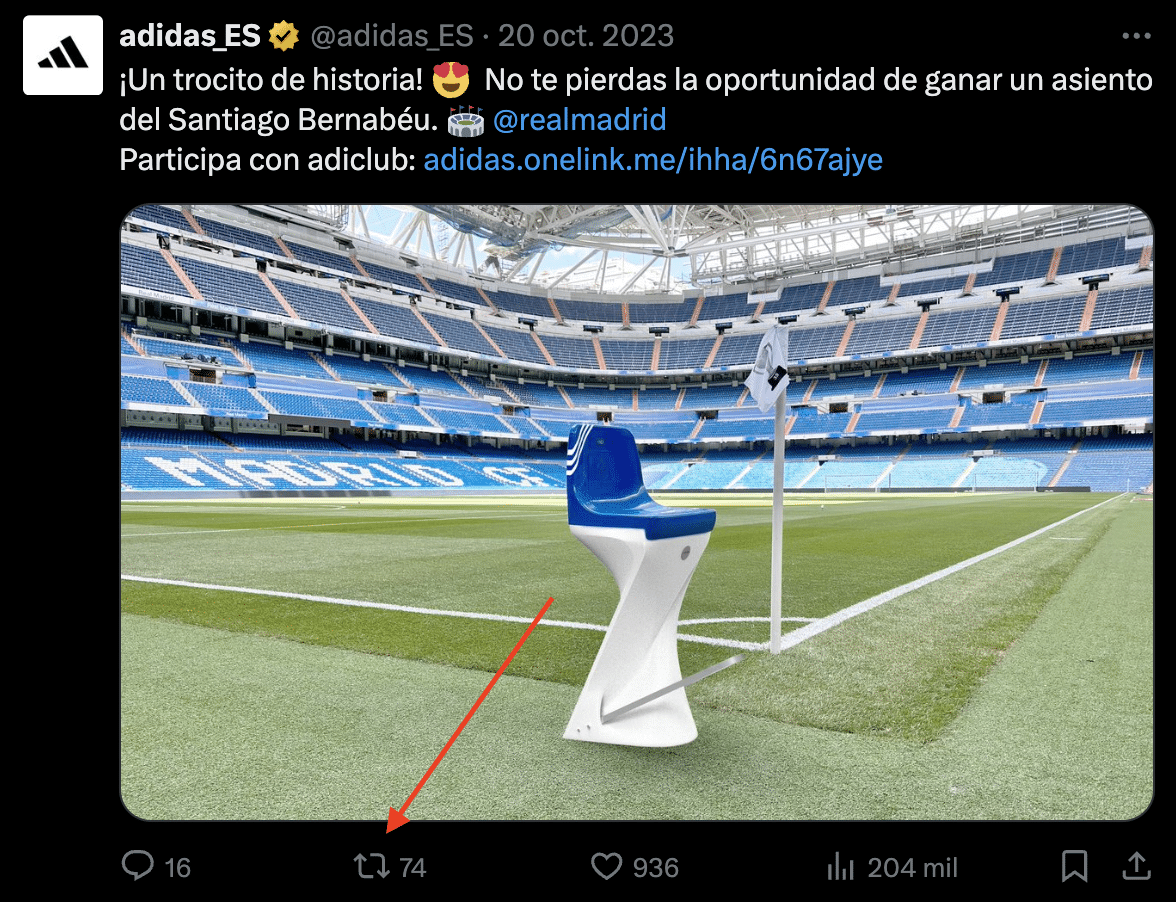 Captura de pantalla de la publicación X (Twitter) con una flecha que apunta al botón de repostear