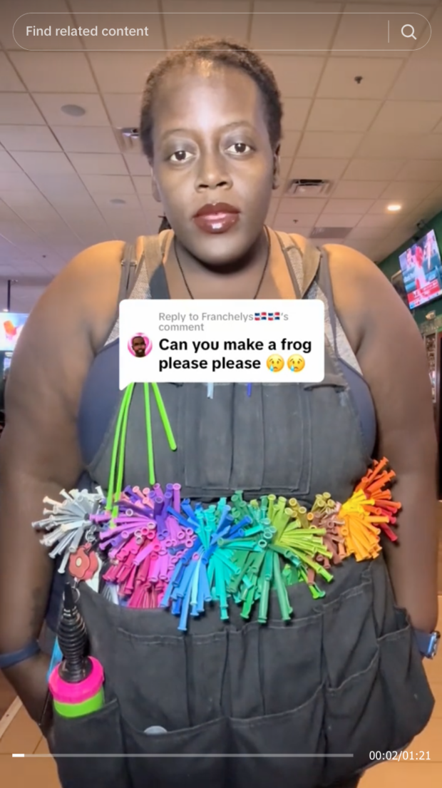 tiktok video making a frog out of balloons